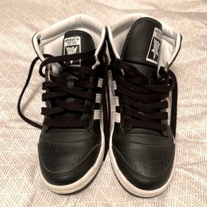 Adidas high top top ten sneakers size 4 in boys/youth